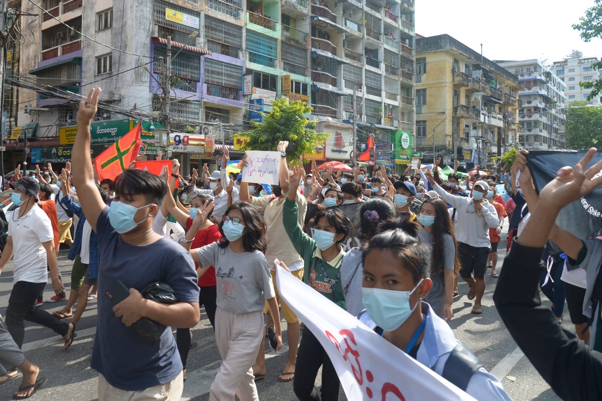 Flash Mobs In Myanmar S Biggest City Avoid Deadly Response Aung San Suu Kyi Karen Yangon People Myanmar The Independent