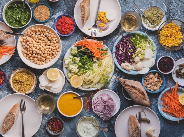 <p>Studies suggest that a Mediterranean diet, which is high in plants, fish and unsaturated fats, may reduce the risk of dementia</p>