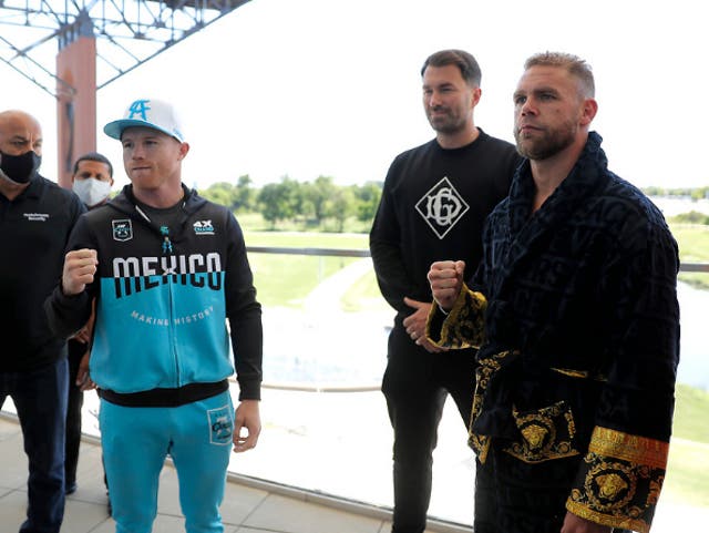 Canelo Alvarez and Billy Joe Saunders pose ahead of their super-middleweight unification fight