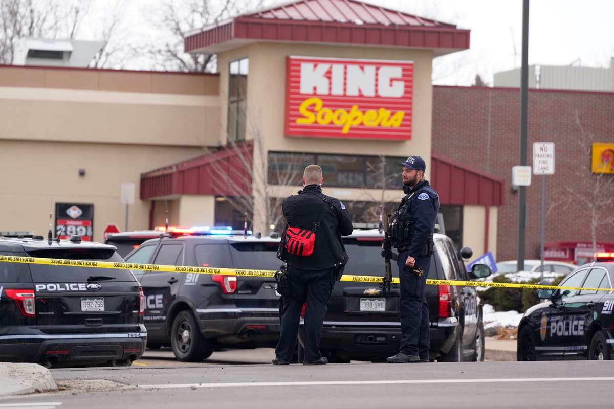  Report details police wounding of suspect in mass shooting