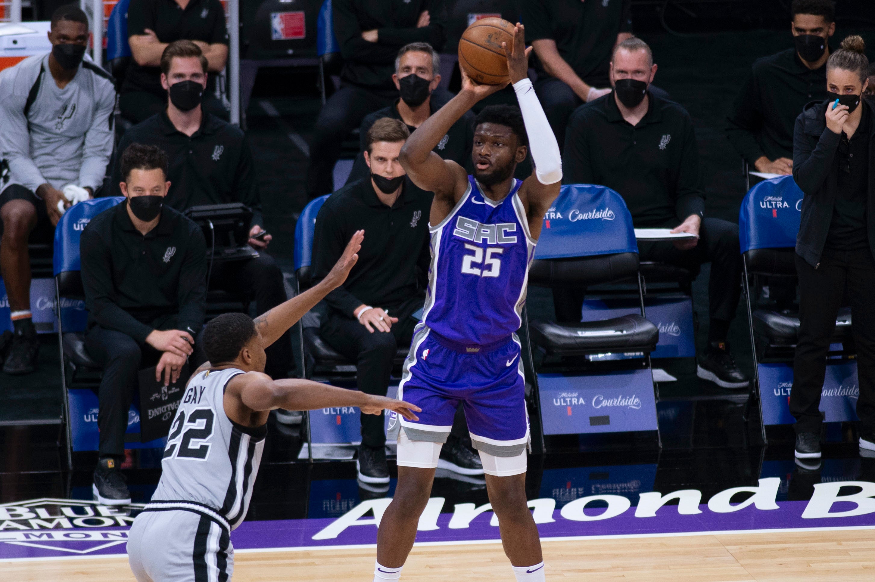 Spurs Vencen A Kings 113-104 Y Frenan Racha De 5 Derrotas | Independent ...