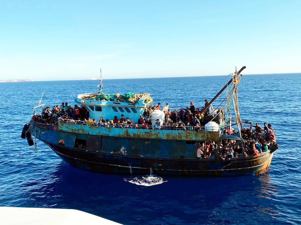 More than 2,100 migrants arrive on Italian island of Lampedusa – The