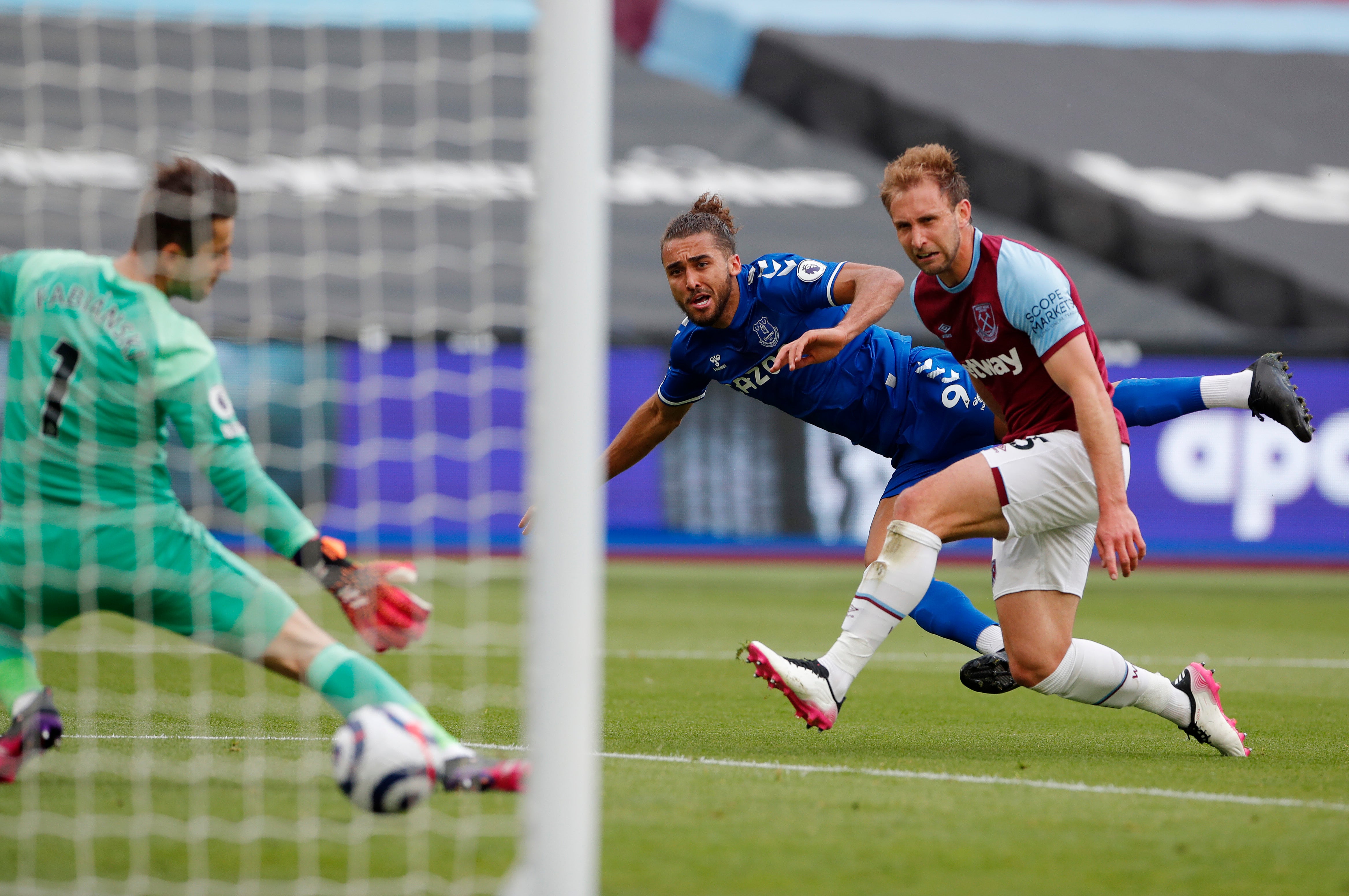 Everton boosted their hopes of qualifying for Europe with a win at West Ham