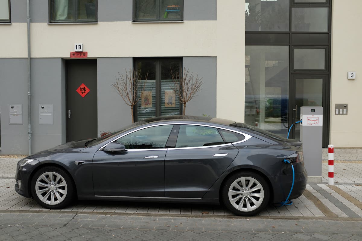 Tesla in deadly Texas crash was not on auto-pilot, officials rule