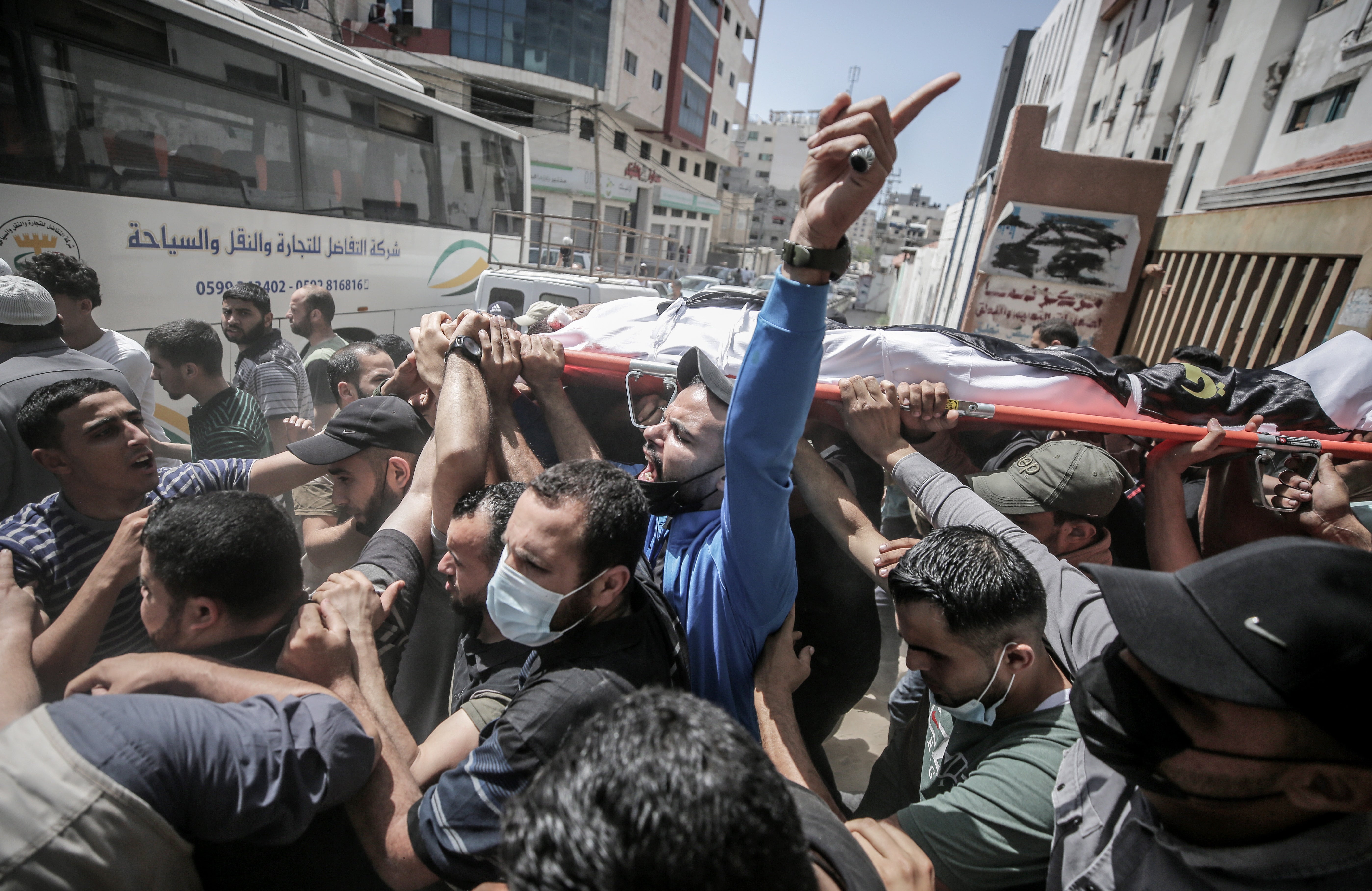 <p>El aumento de la violencia mortal fue provocado por los disturbios en Jerusalén que vieron a la policía israelí asaltar la Mezquita Al-Asqa</p>