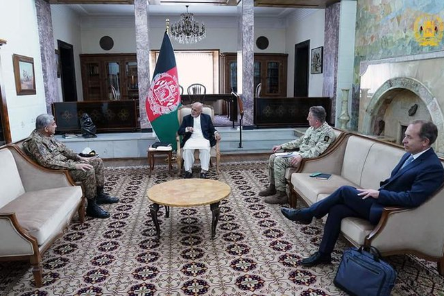<p>Ashraf Ghani, second left, and General Sir Nick Carter, second right</p>