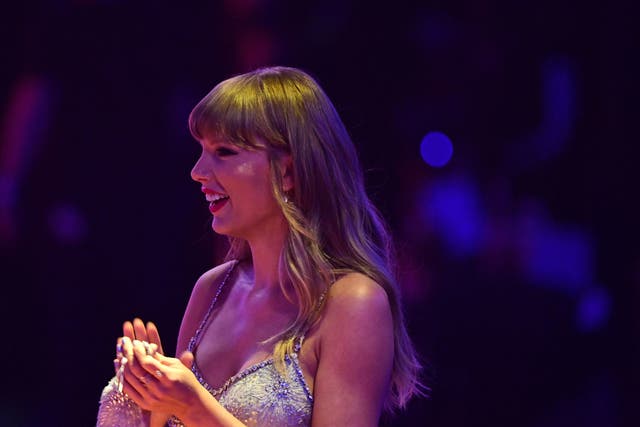 <p>Taylor Swift received the Global Icon award</p>