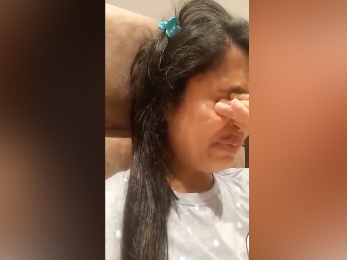 <p>Relatives cremate a Covid-19 patient in New Delhi on 11 May, 2021</p>