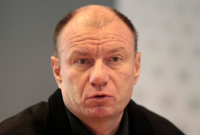 <p>Vladimir Potanin speaks with journalists at the Reuters office in Moscow in this September 15, 2010 </p>