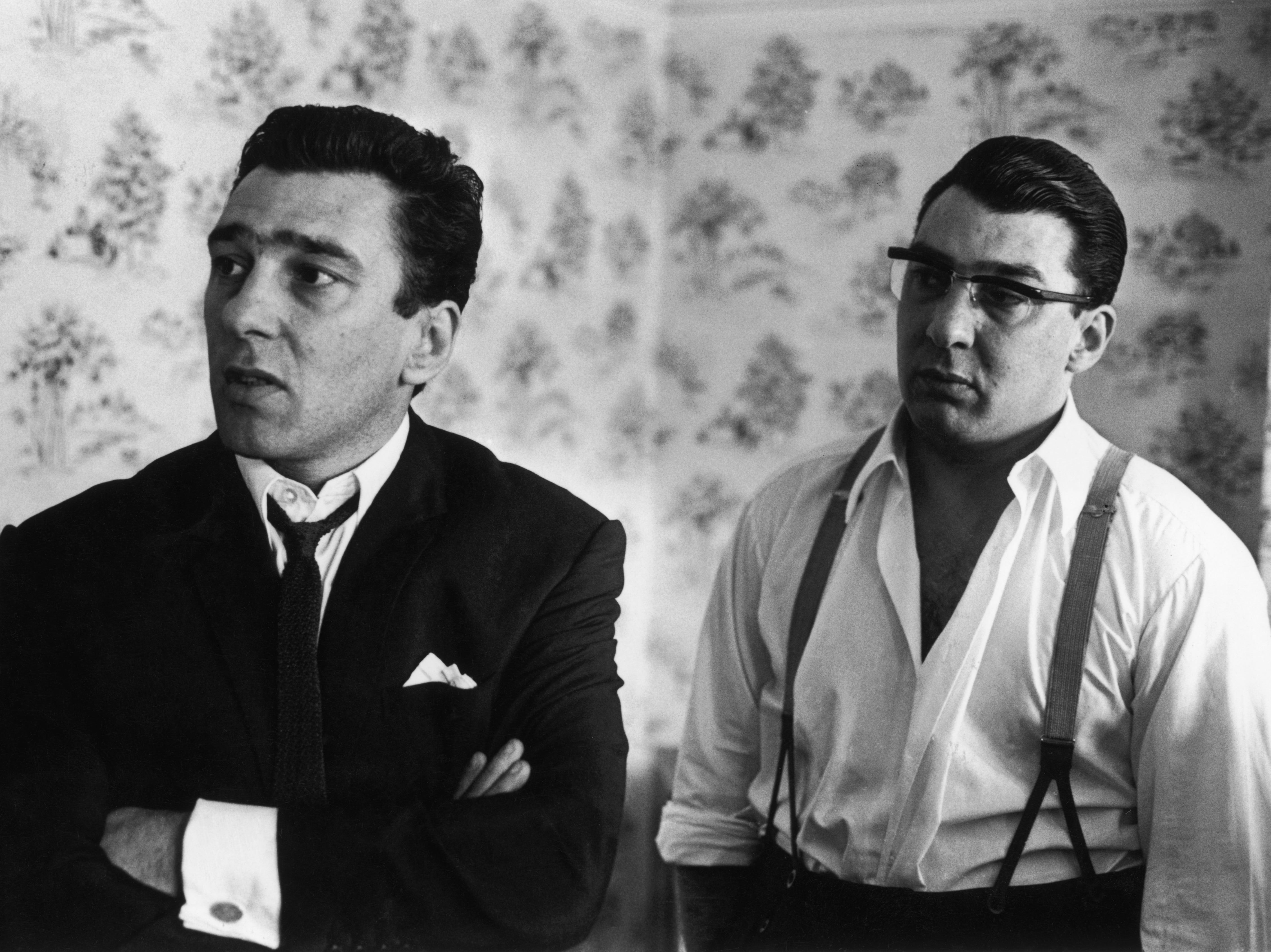 Reggie (left) and Ronnie Kray