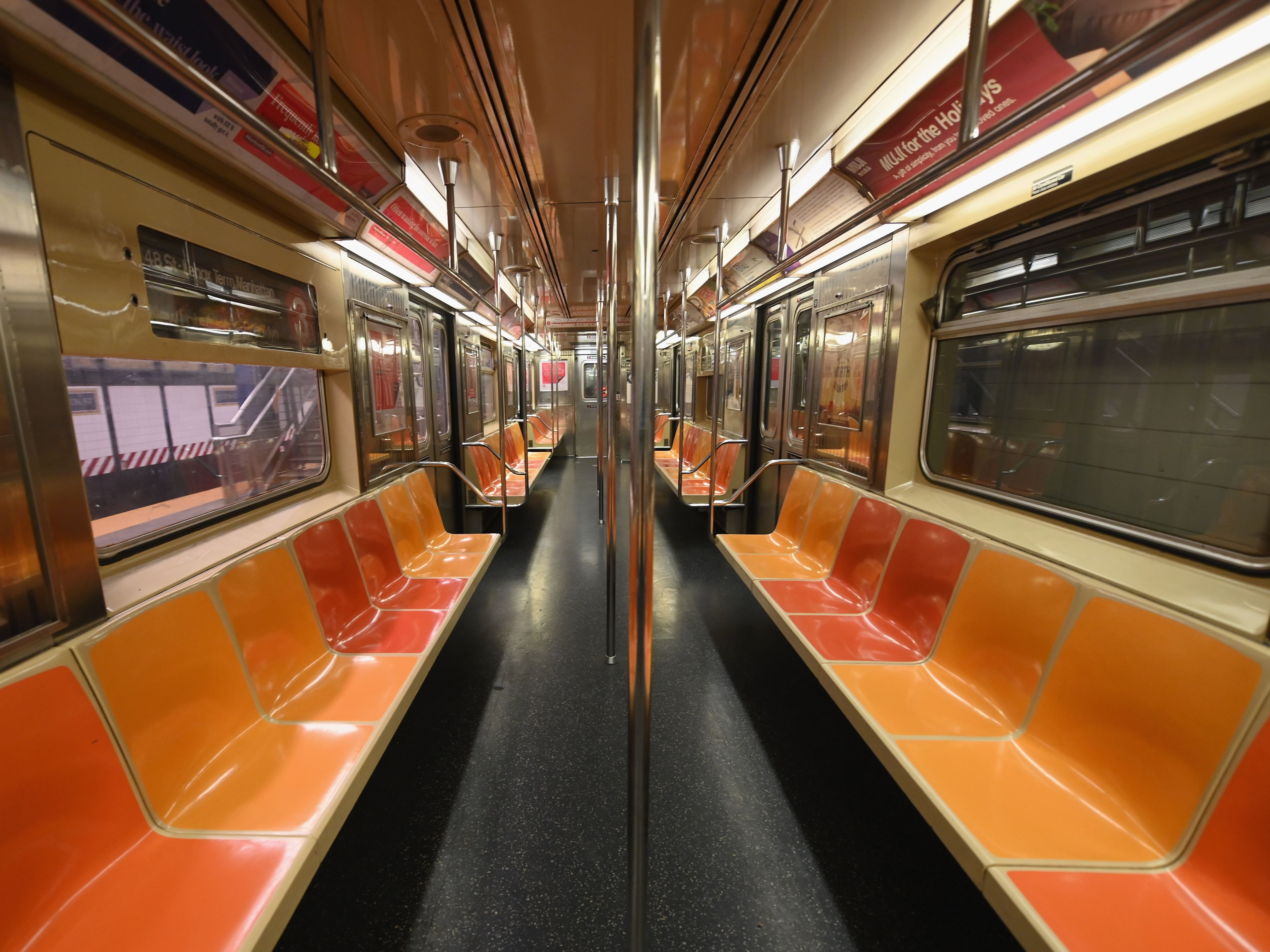 Un vagón vacío del metro de Nueva York se ve el 23 de marzo de 2020 en la ciudad de Nueva York