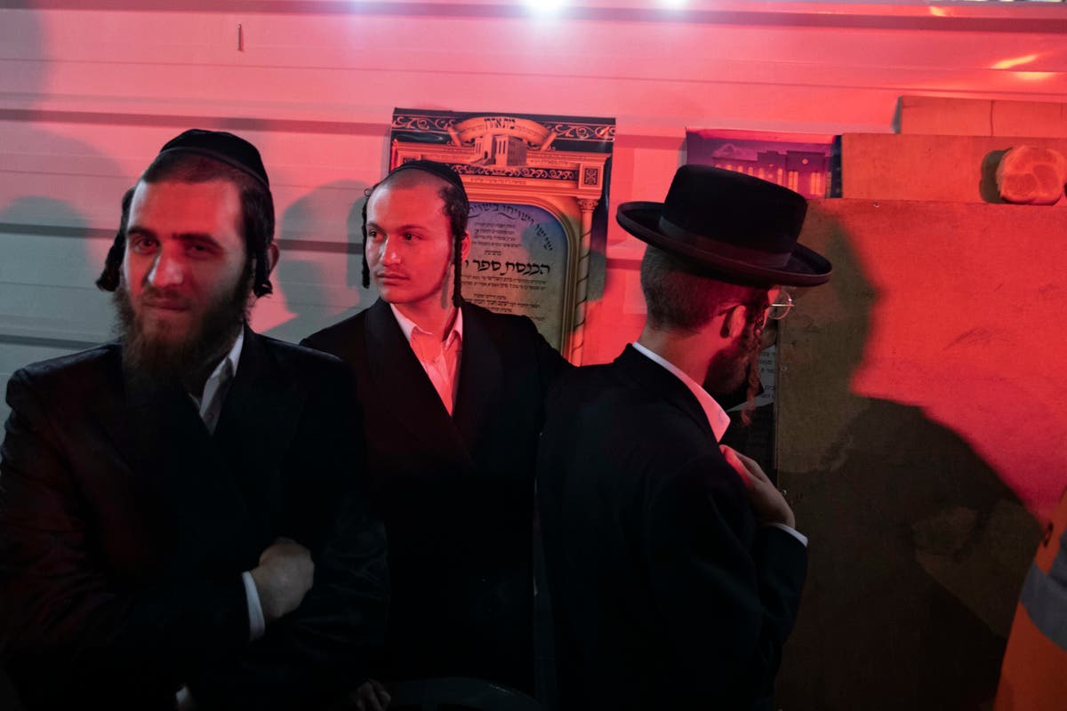 Israeli paramedics: 2 dead in synagogue bleacher collapse