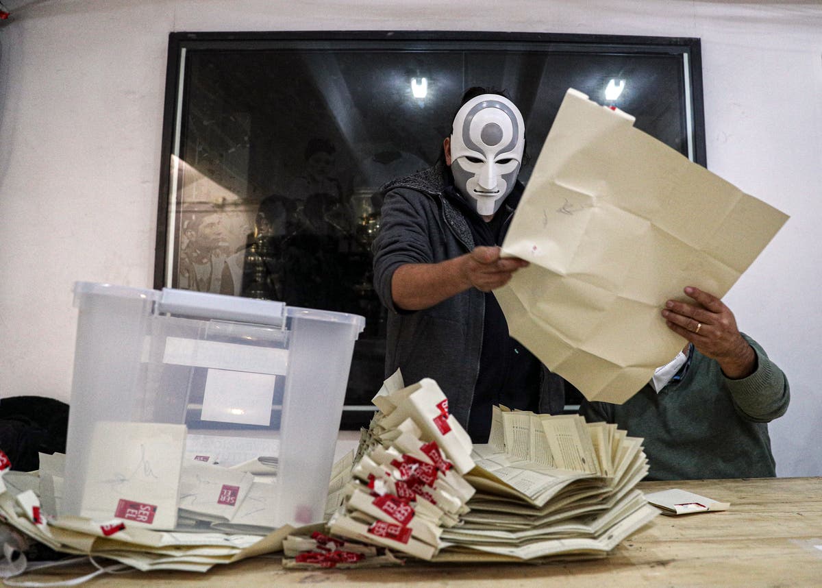 Chileans favored independents to draft a new constitution