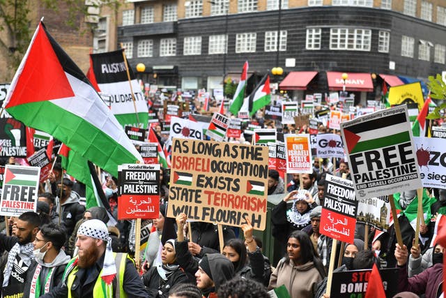 <p>Pro-Palestinian demonstrators walk through Kensington towards  the Israeli embassy in London</p>