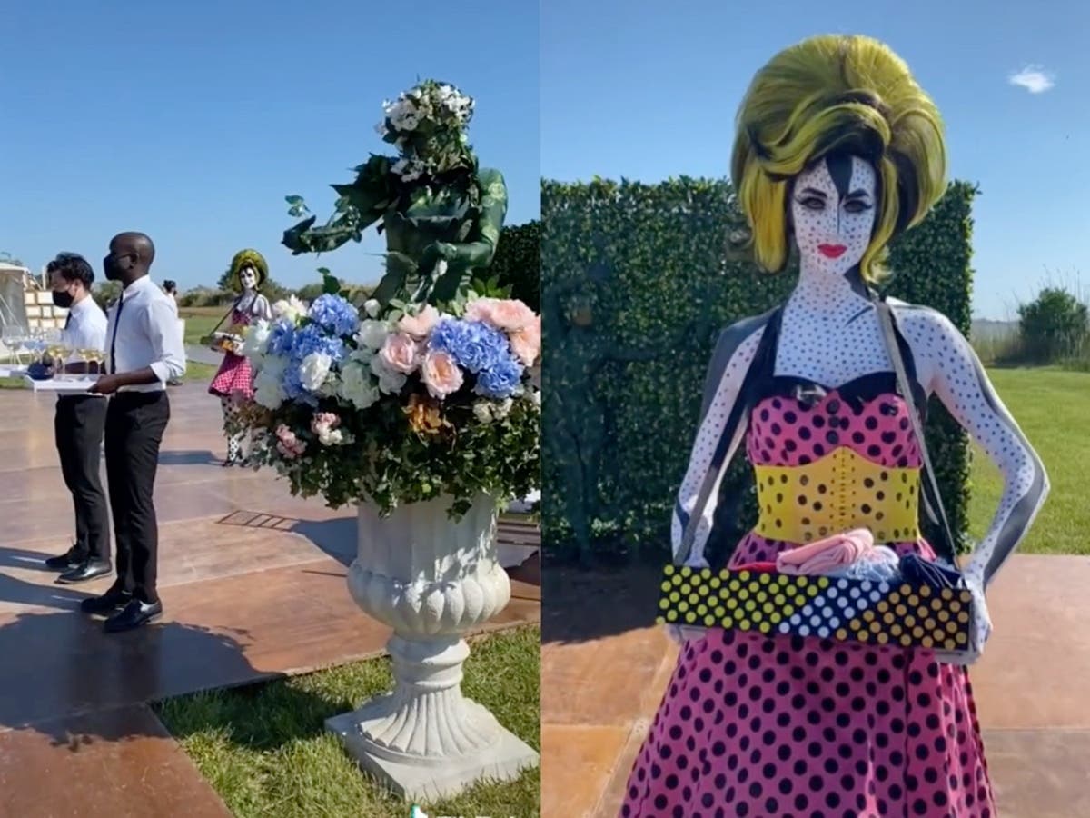 TikTok of wedding reception featuring performers dressed as shrubbery goes viral: ‘I’ve had nightmares like this’ TikTok of wedding reception featuring performers dressed as shrubbery goes viral: ‘I’ve had nightmares like this’