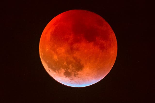 <p>Una superluna de sangre aparecerá el 15 de mayo de 2022 </p>