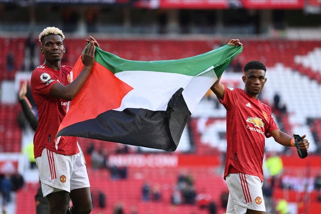 Paul Pogba and Amad Diallo with the Palestinian flag