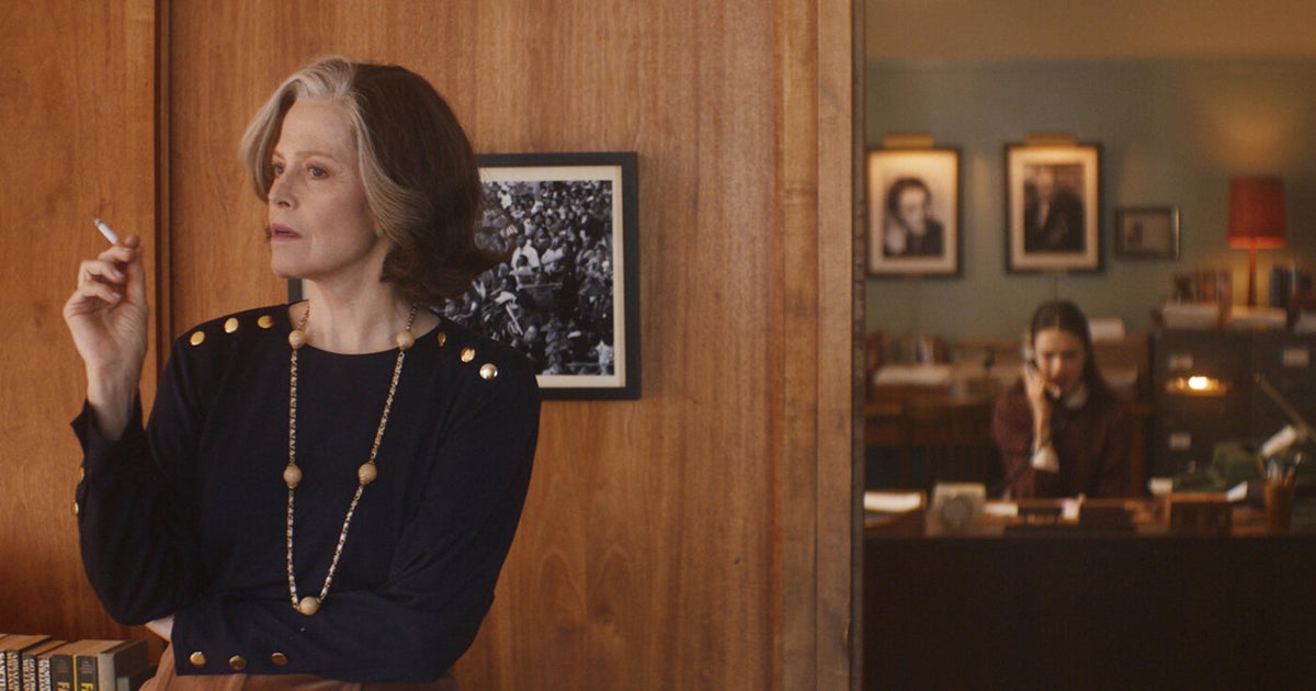 does sigourney weaver smoke cigarettes Sigourney Weaver: Is she living in Meryl Streep's shadow? does sigourney weaver smoke cigarettes Sigourney Weaver: Is she living in Meryl Streep's shadow?