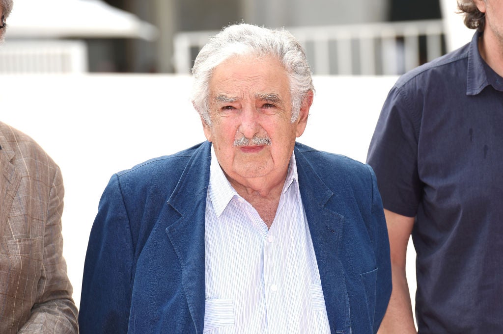 Mujica anunció su renuncia a su escaño en octubre de 2020, debido a los riesgos para su salud de ejercer su cargo durante la pandemia de COVID-19. 