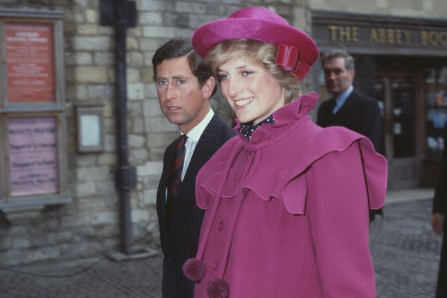 <p>El Príncipe Carlos y la Princesa de Gales en la Abadía de Westminster, Londres, para un servicio del centenario para el Royal College Of Music el 28 de febrero de 1982.</p>