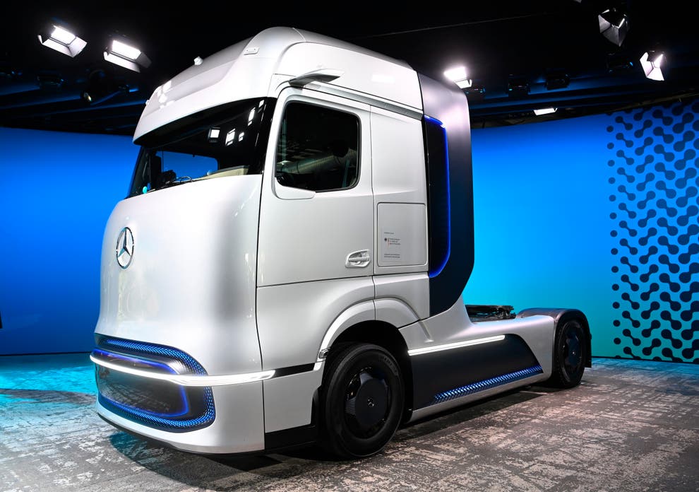 Daimler Truck to shift spending to battery, hydrogen rigs Rotterdam ...