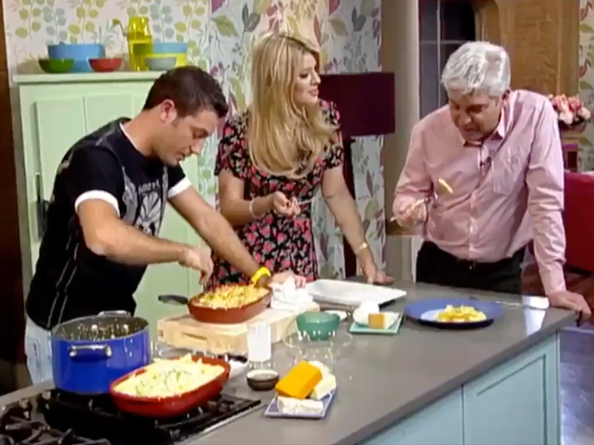 Fans left in hysterics as famous clip of Holly Willoughby and Gino D’Acampo goes viral after 11 years