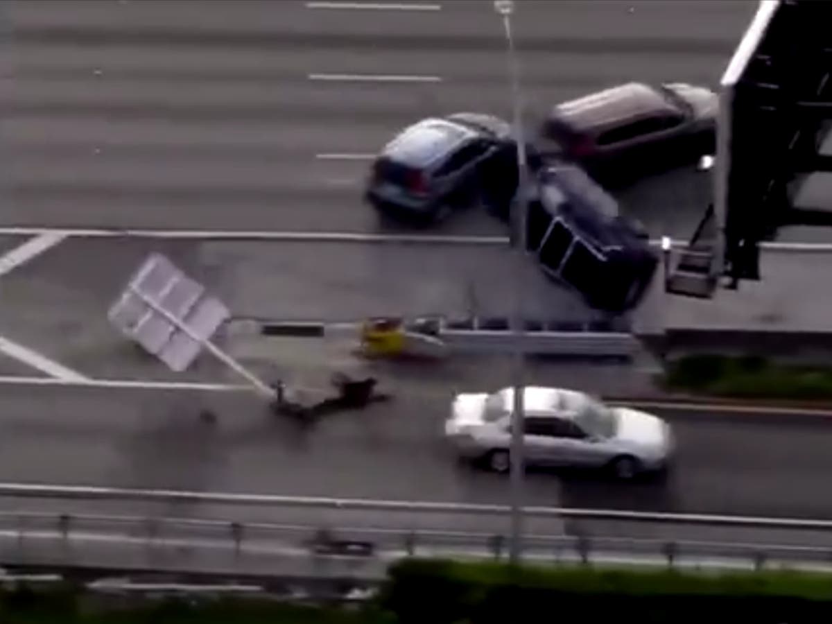 Dramatic video shows home invasion suspects trying to flee police in high-speed getaway which ends in pile-up