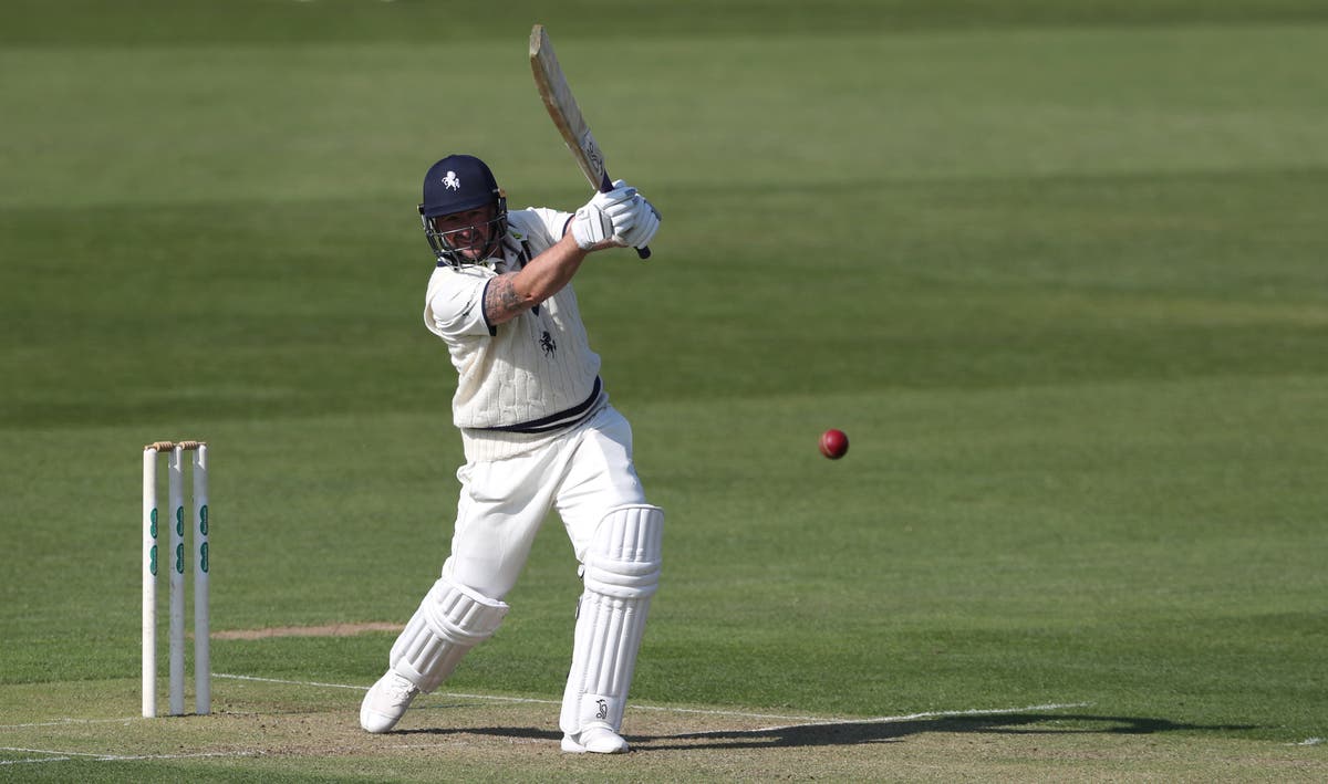 Veteran Darren Stevens smashes 190 to revive Kent&rsquo;s chances against Glamorgan