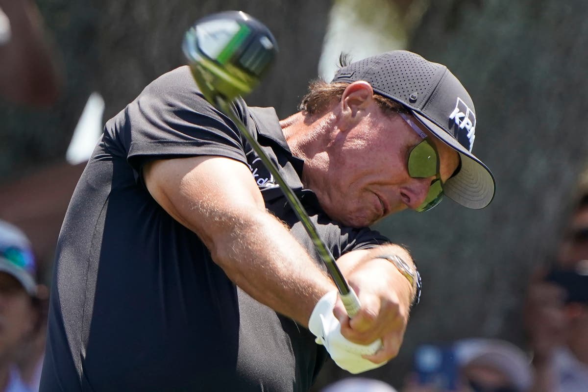Phil Mickelson remains in contention at US PGA Phil Mickelson remains in contention at US PGA