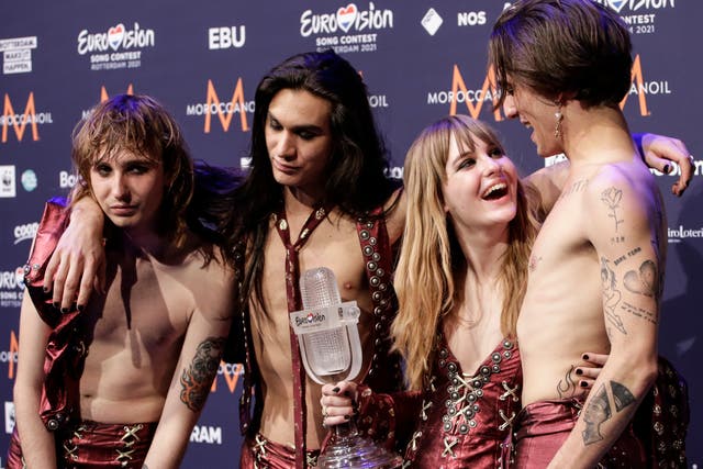 Maneskin en la foto después de su victoria en Eurovisión 2021 el 22 de mayo