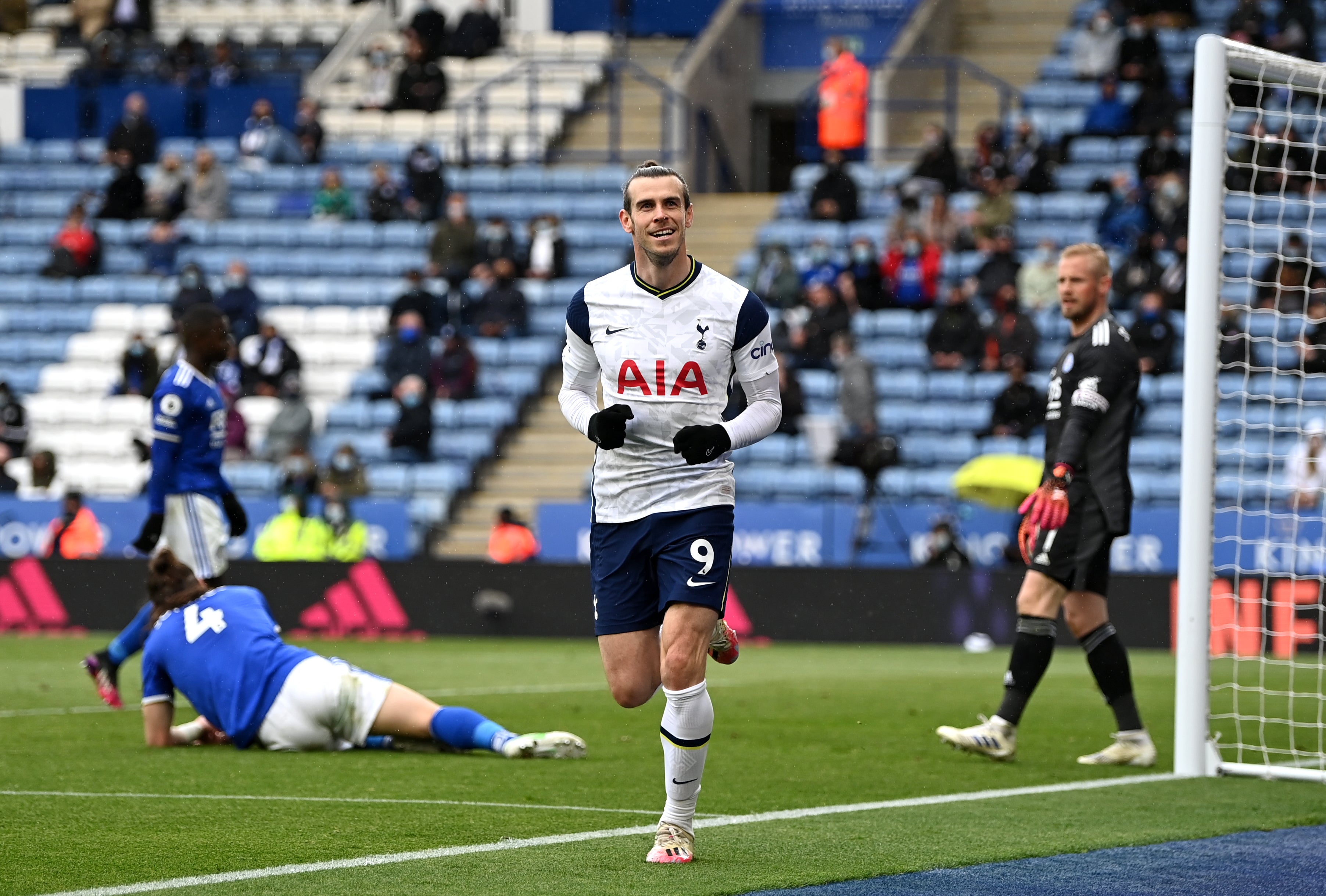 Gareth Bale celebrates scoring at Leicester