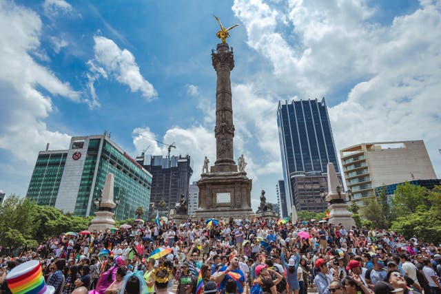 <p>La cuadragésima tercera edición de la Marcha del Orgullo de la CDMX se celebrará bajo el lema “Frente al desamparo: Resistencia y unidad. Lo radical es la empatía”.</p>