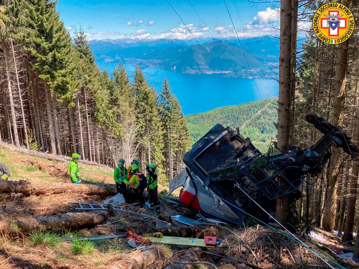 Italy cable car fall: Three people arrested over disaster that left 14 dead