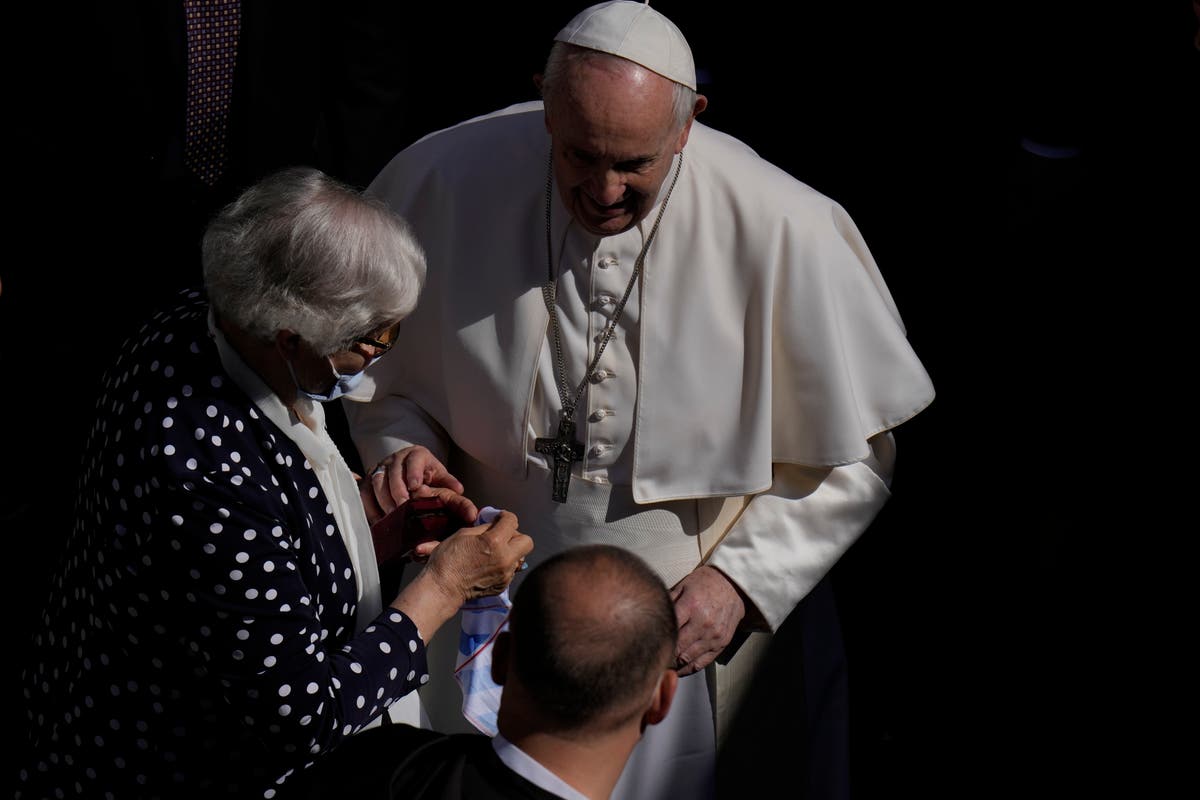 Pope kisses hand of Auschwitz survivor