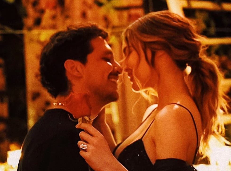 <p>Hasta el momento se desconoce la fecha de la boda entre Nodal y Belinda, quienes fueron flechados por Cupido en los foros de TV Azteca durante la participación de los intérpretes como coaches en <em>La Voz México</em>.</p>