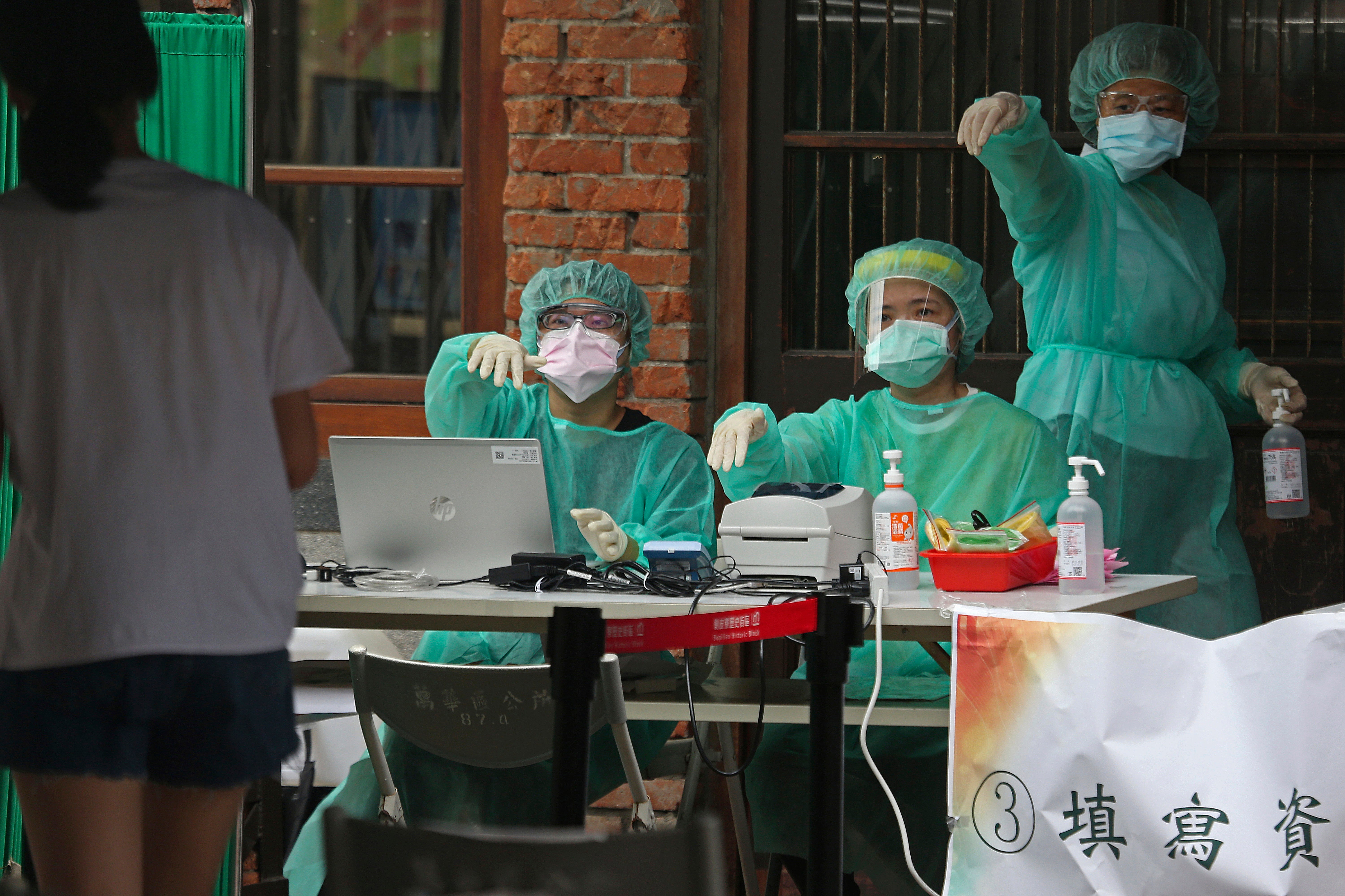 Virus Outbreak Taiwan Testing