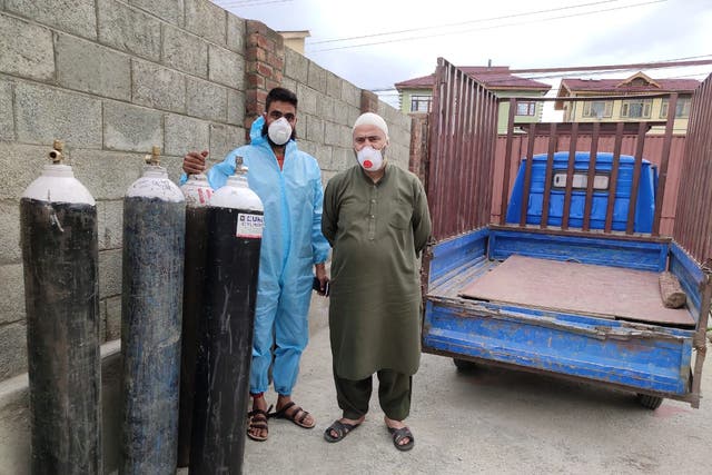 <p>Iqbal Jaan Zargar (right) with his helper Ansar Ahmad in Srinagar. The duo supply oxygen cylinders to needy families across the city for free</p>
