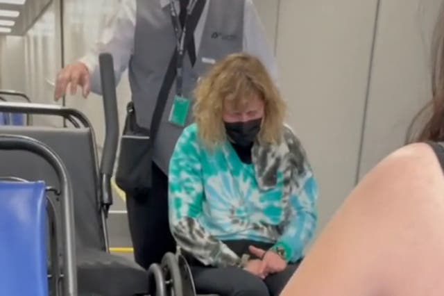 Geeg DeFiebre said the airline had broken her chair