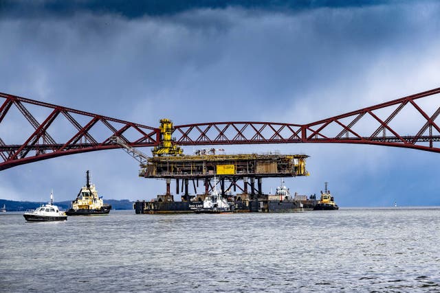 Firth of Forth oil platform operation