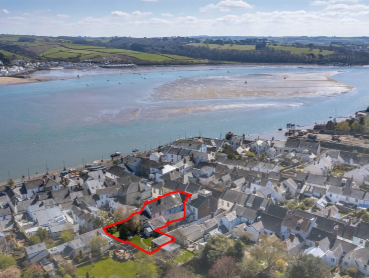 The street lies in the coastal village of Appledore