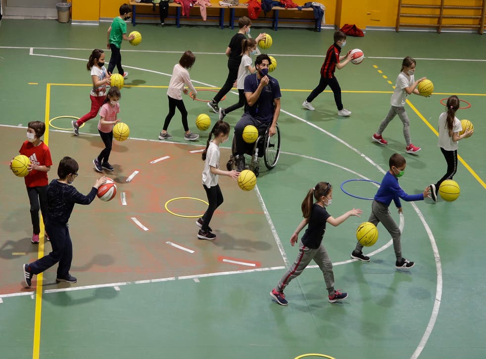 BASQUETBOLISTA EN SILLA