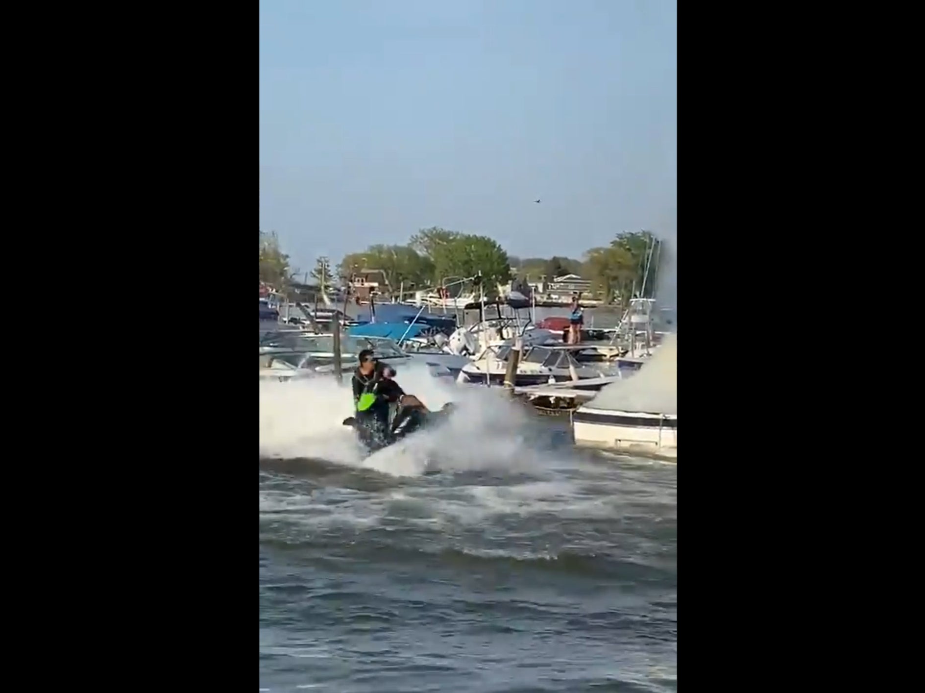 Off-duty firefighter puts out blaze with his jet ski