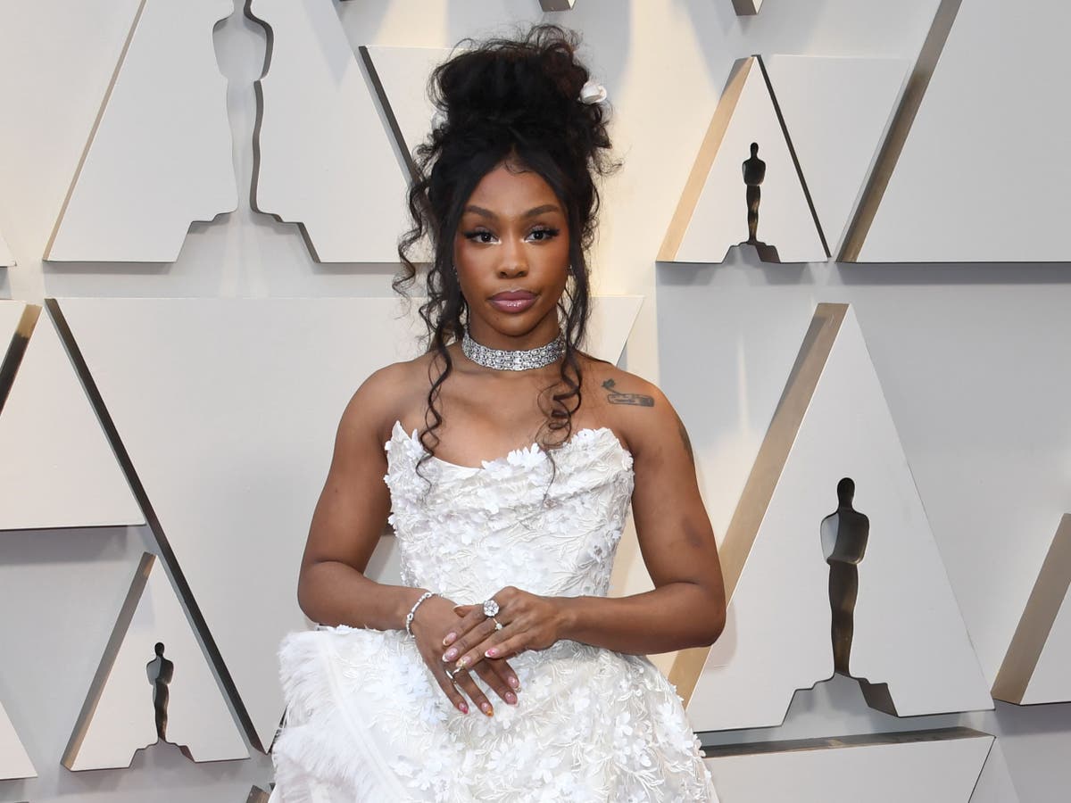 SZA claims magazine refused to hire Black photographer for cover shoot