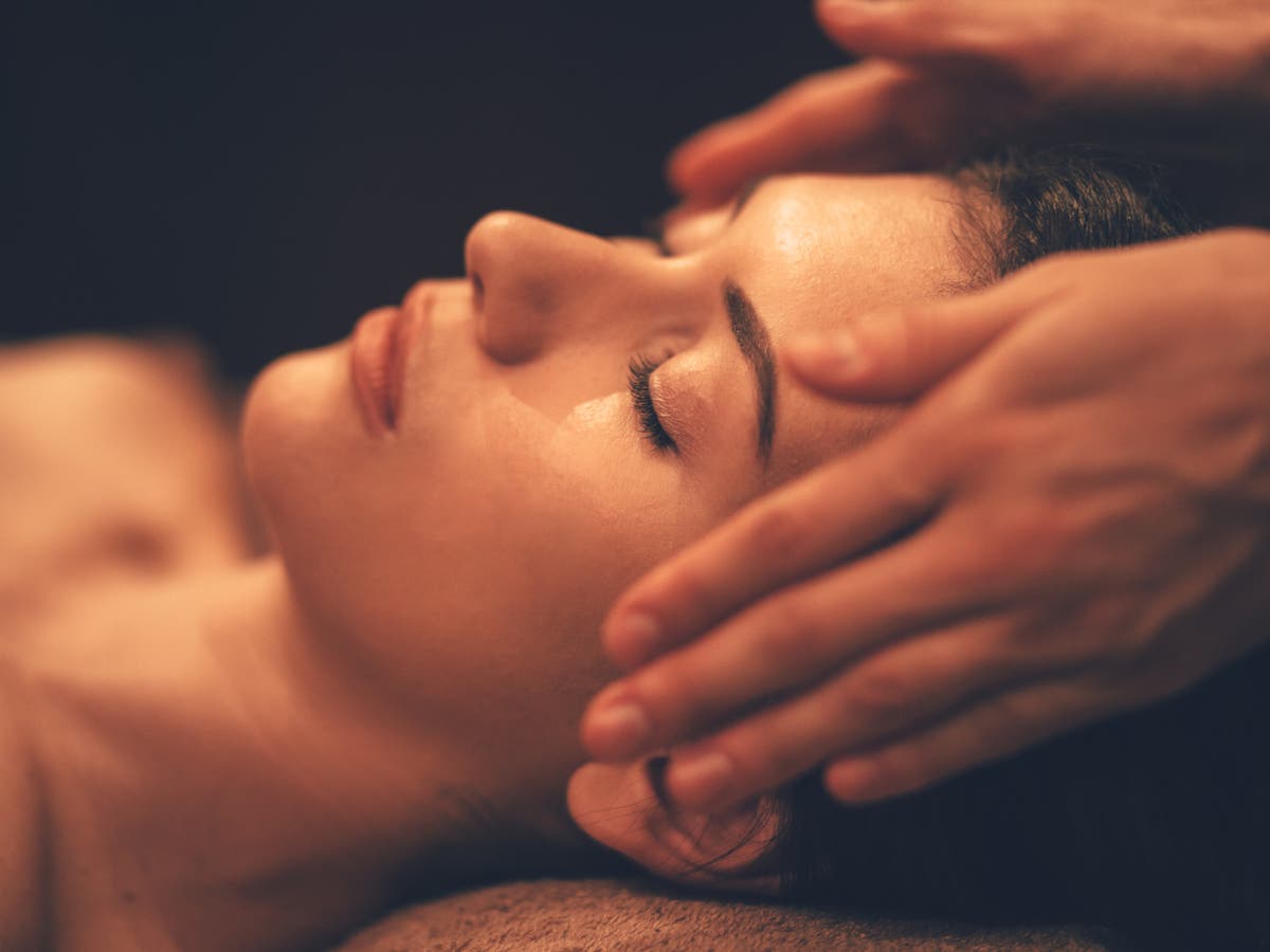 Reiki: What is the alternative therapy and does it work?