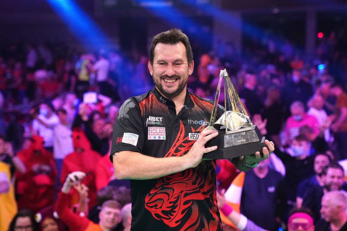 Jonny Clayton beats fellow debutant Jose de Sousa to win Premier League title