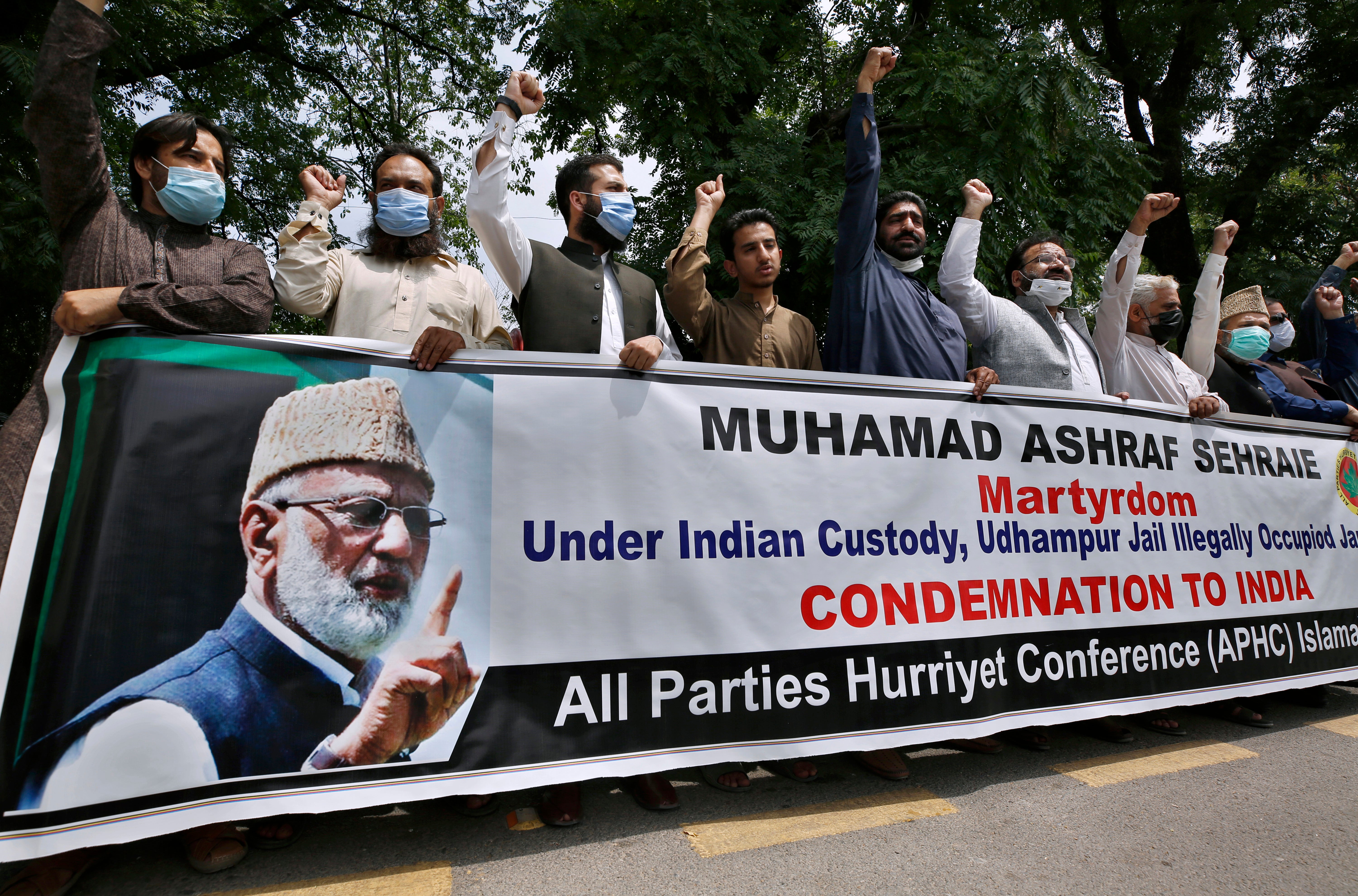 Supporters of the All Parties Hurriyet Conference chant anti Indian slogans during a demonstration against the death of Mohammed Ashraf Sehrai on 6 May