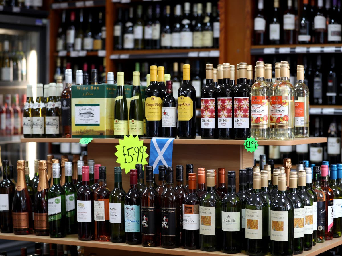 Campaigners call for minimum alcohol price in England after research shows it has positive impact