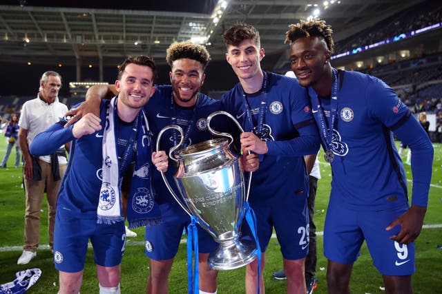 Ben Chilwell, Reece James, Kai Havertz and Tammy Abraham with the trophy