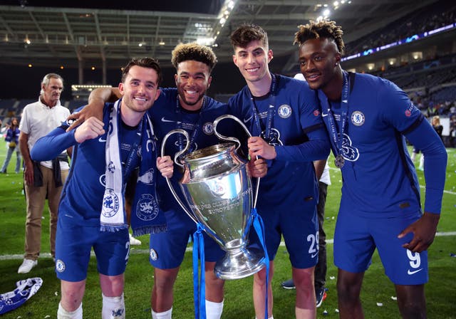 Ben Chilwell, Reece James, Kai Havertz and Tammy Abraham with the trophy