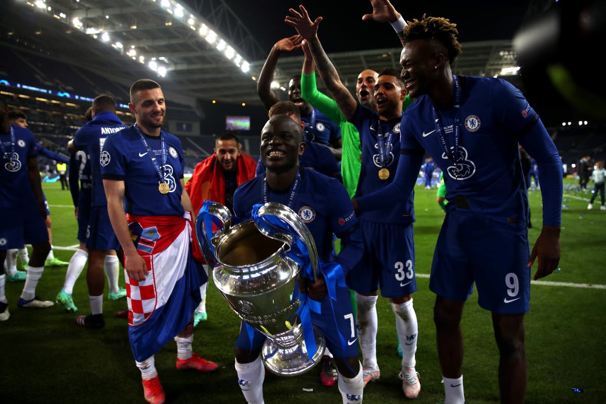 Cesar Azpilicueta hails N’Golo Kante as best midfielder in the world